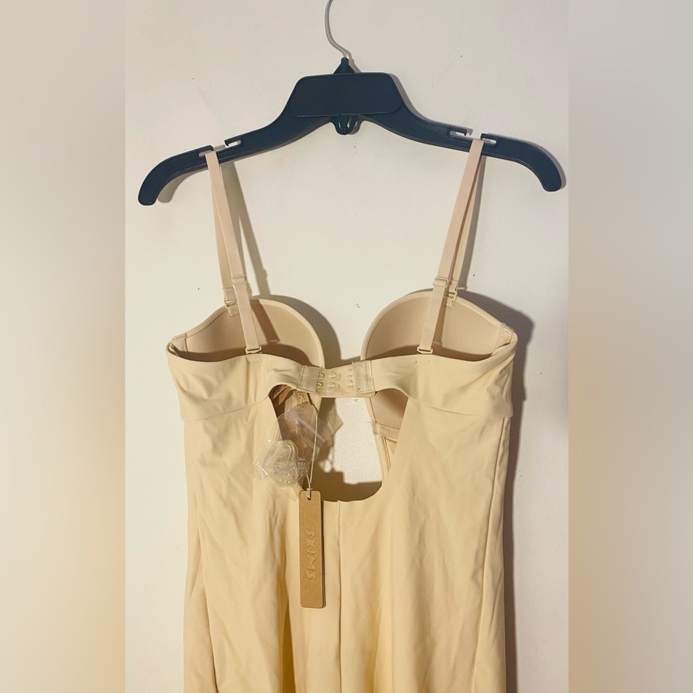 SKIMS Small Deep Plunge Shapewear Mid Thigh Bodysuit in Sand - Picture 3 of 4